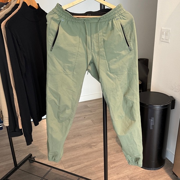 Lululemon Men’s Size S Twill Green Joggers - Picture 1 of 4